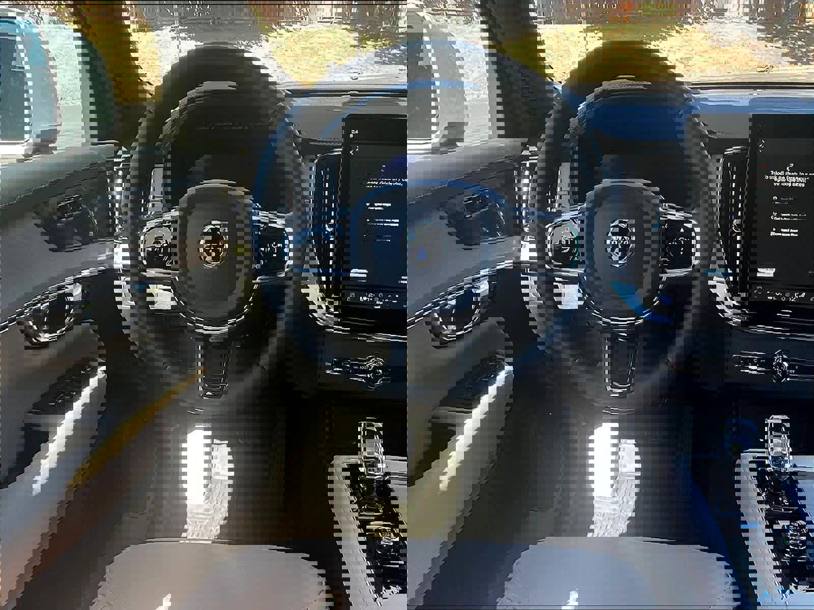 New 2026 Volvo XC90 B5 Plus w/ Protection Package Premier image 15