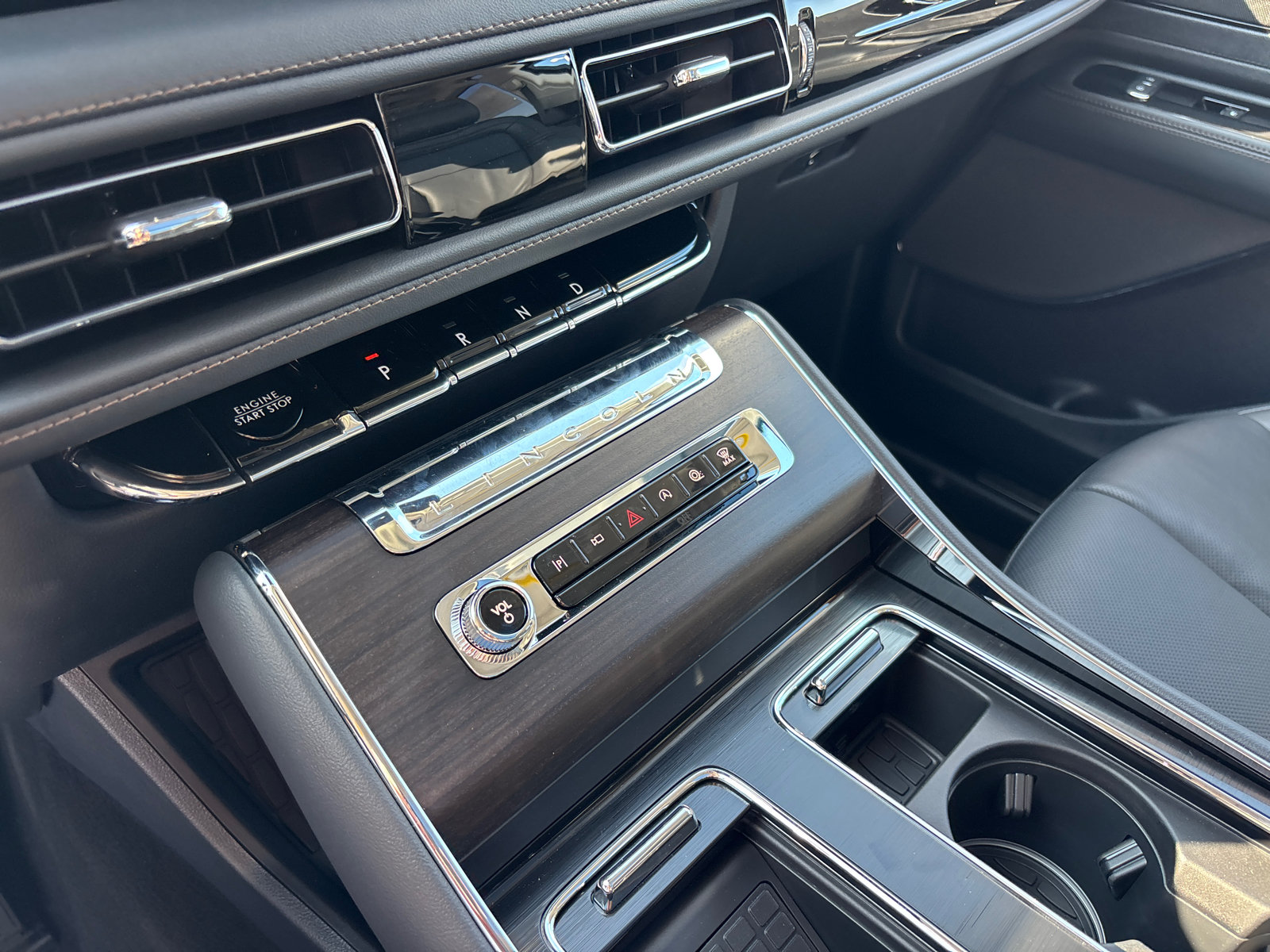 New 2026 Lincoln Aviator Reserve w/ Jet Appearance Package AWD/4WD image 22