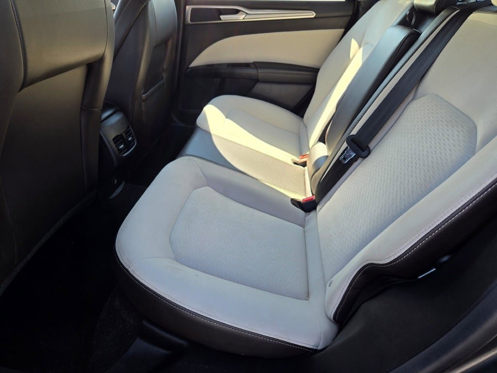 Used 2020 Ford Fusion SE w/ Equipment Group 151A image 13