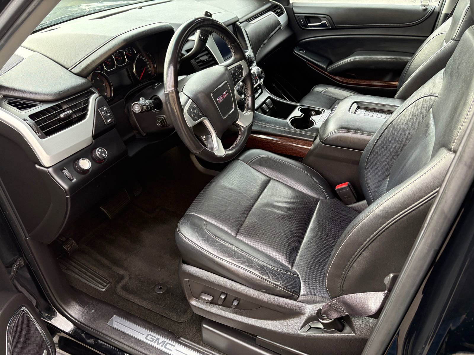 Used 2016 GMC Yukon XL SLT w/ Open Road Package image 10