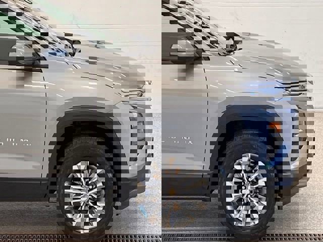 Used 2025 Chevrolet Equinox LT image 10