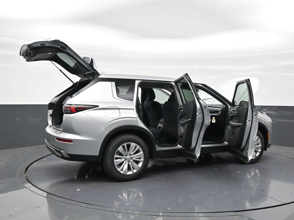 New 2026 Mitsubishi Outlander ES FWD image 27