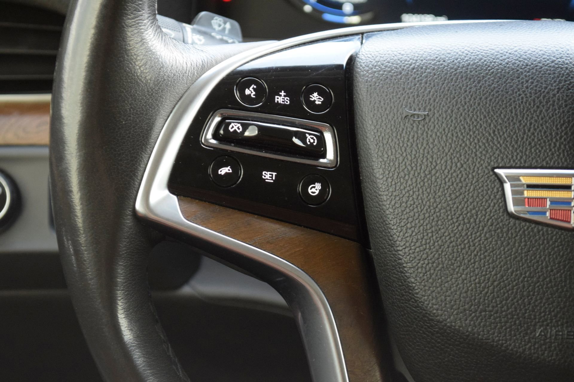 Used 2019 Cadillac Escalade ESV Luxury RWD image 9