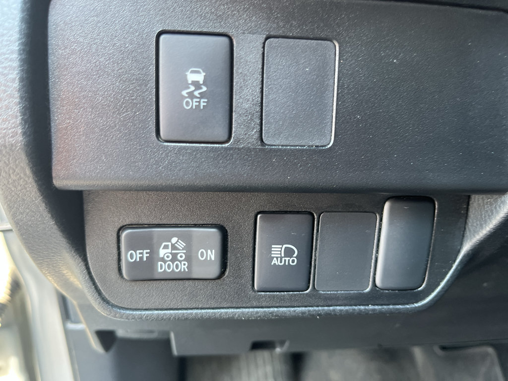 Used 2022 Toyota Tacoma SR5 AWD/4WD image 11