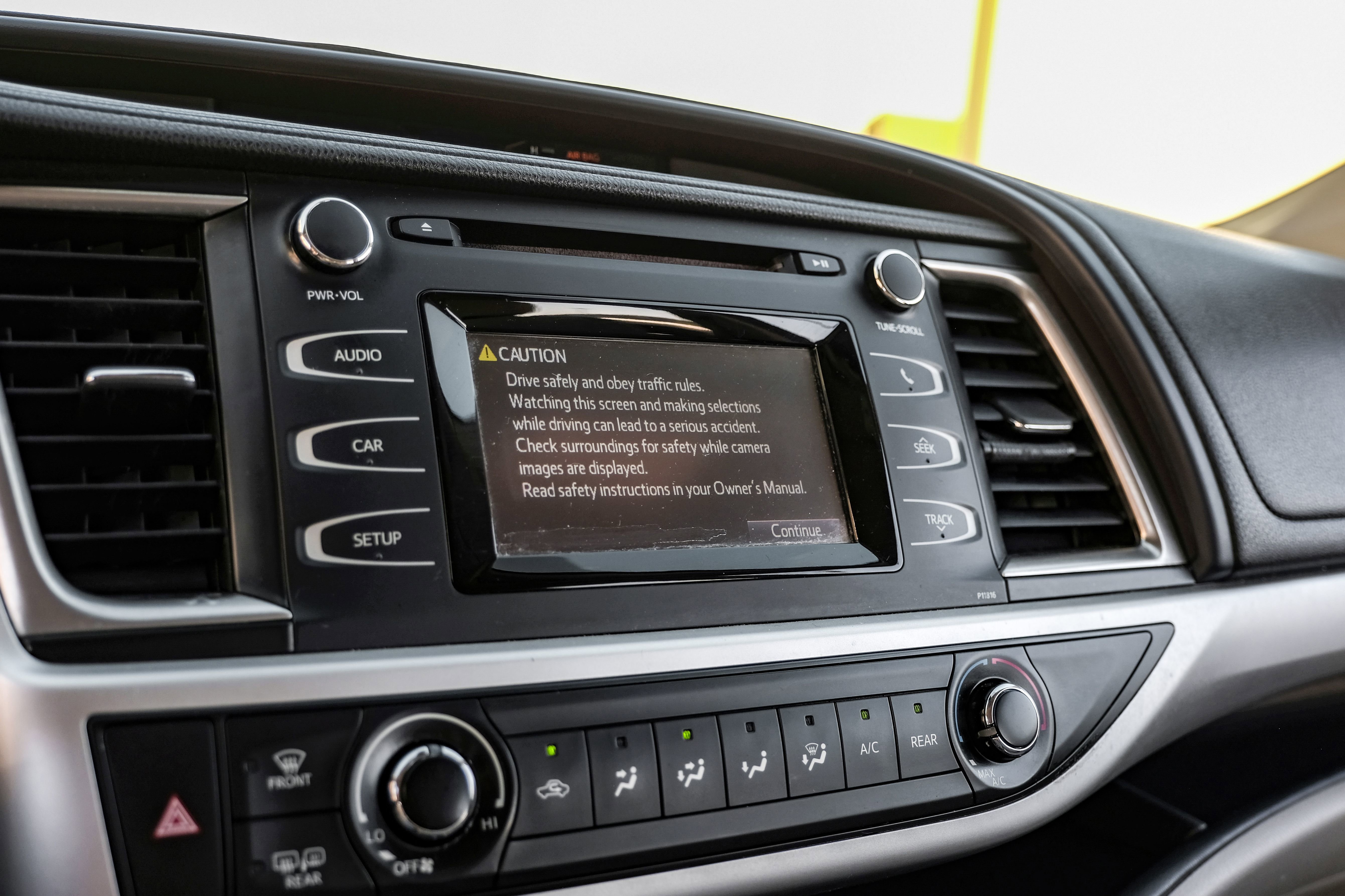 Used 2019 Toyota Highlander LE FWD image 21