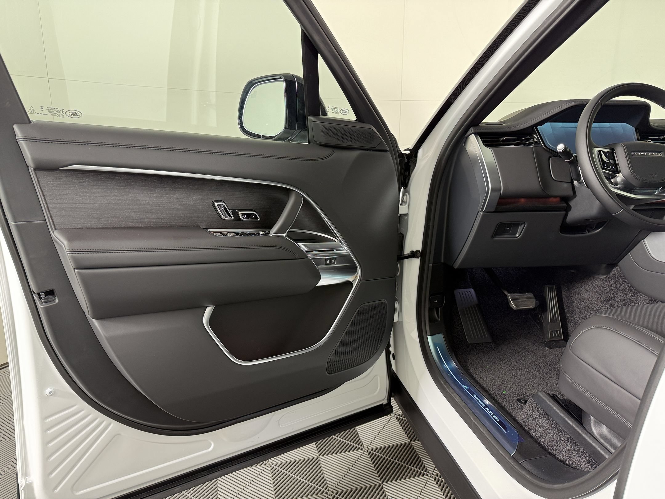 New 2027 Land Rover Range Rover SE AWD/4WD image 5