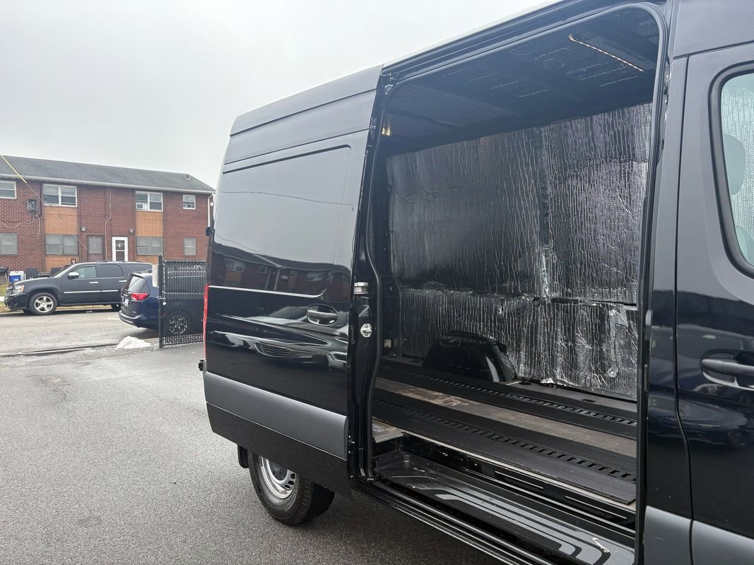 Used 2021 Mercedes-Benz Sprinter 2500 w/ Comfort Plus Package image 17