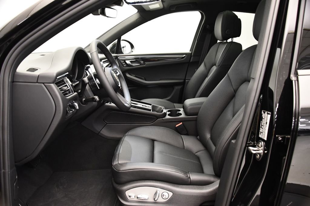 Used 2025 Porsche Macan image 36