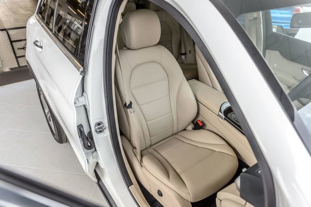 Used 2021 Mercedes-Benz GLC 300 4MATIC image 47