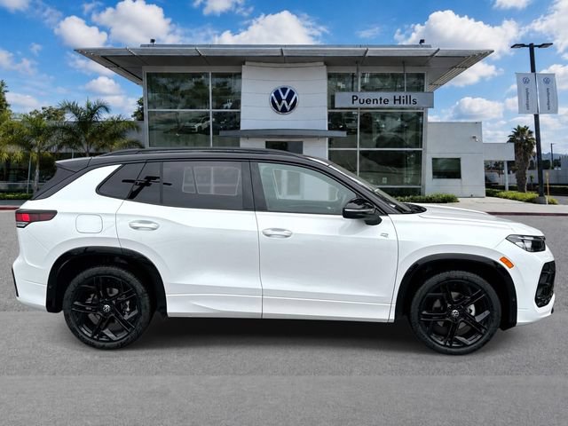 New 2026 Volkswagen Tiguan SE R-Line FWD image 3