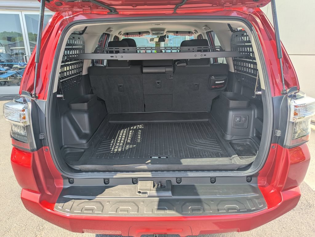 Used 2023 Toyota 4Runner SR5 AWD/4WD image 32