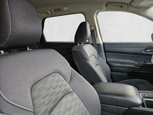 Used 2025 Nissan Pathfinder SV FWD image 21