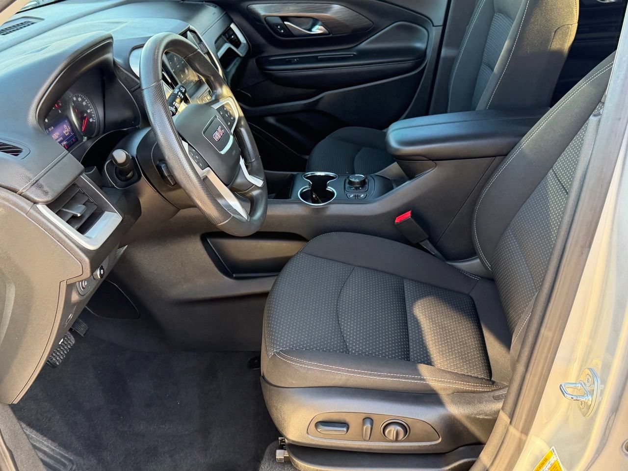 Used 2022 GMC Terrain SLE w/ Driver Convenience Package FWD image 29
