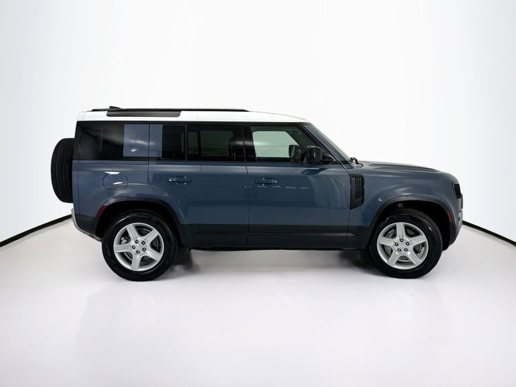 Used 2022 Land Rover Defender 110 SE image 4