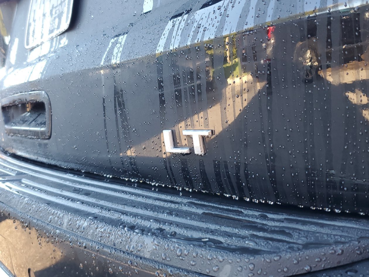 Used 2024 Chevrolet Suburban LT RWD image 7