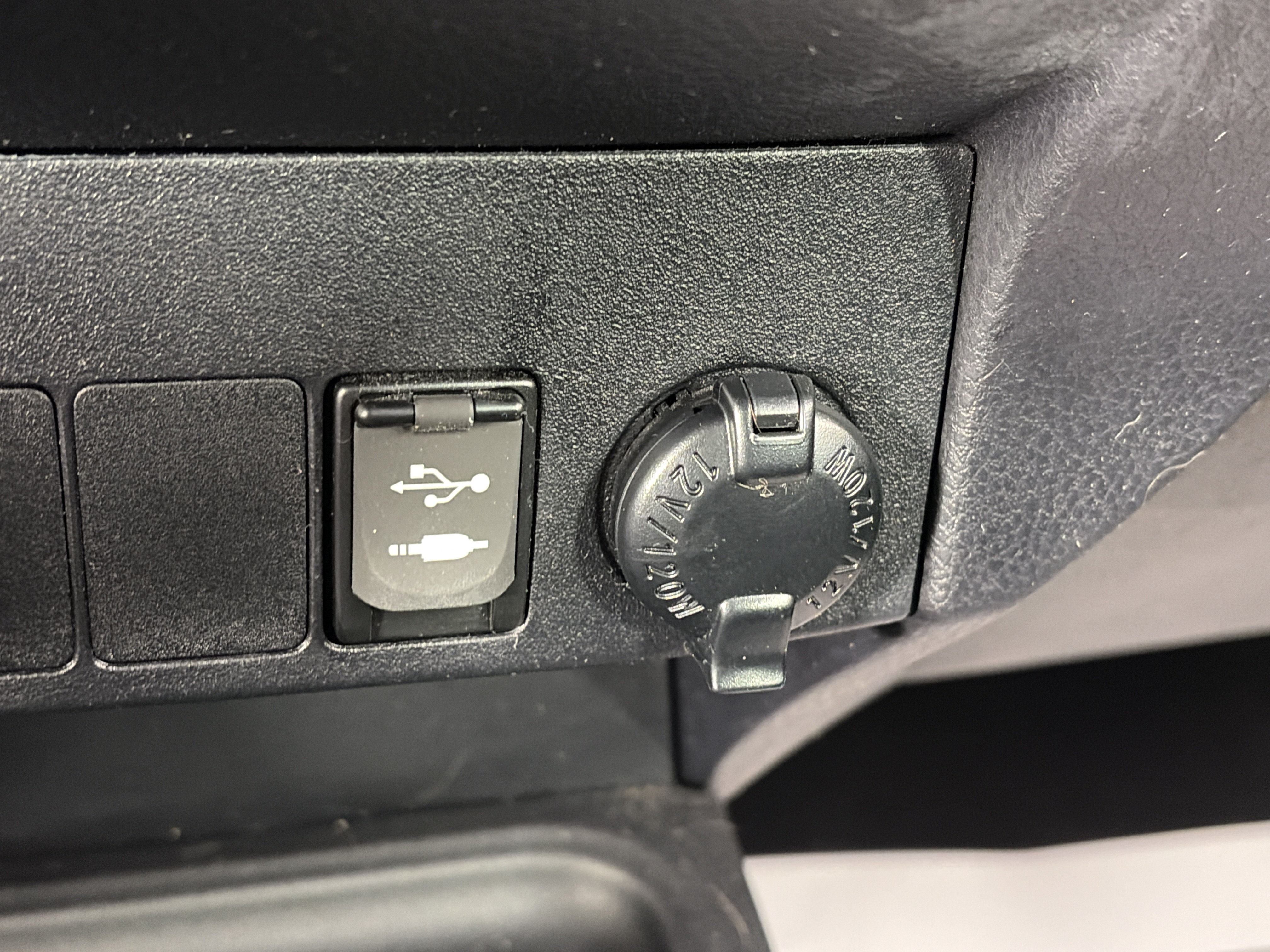 Used 2018 Toyota RAV4 XLE FWD image 24