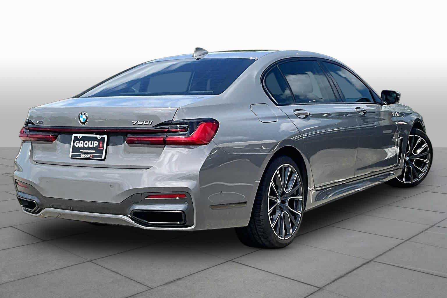 Used 2020 BMW 750i xDrive w/ Executive Package AWD/4WD image 12