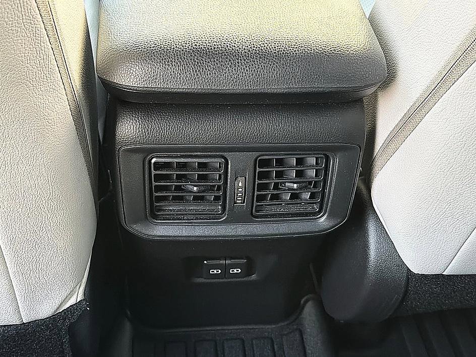 Used 2024 Toyota RAV4 XLE w/ Convenience Package image 7