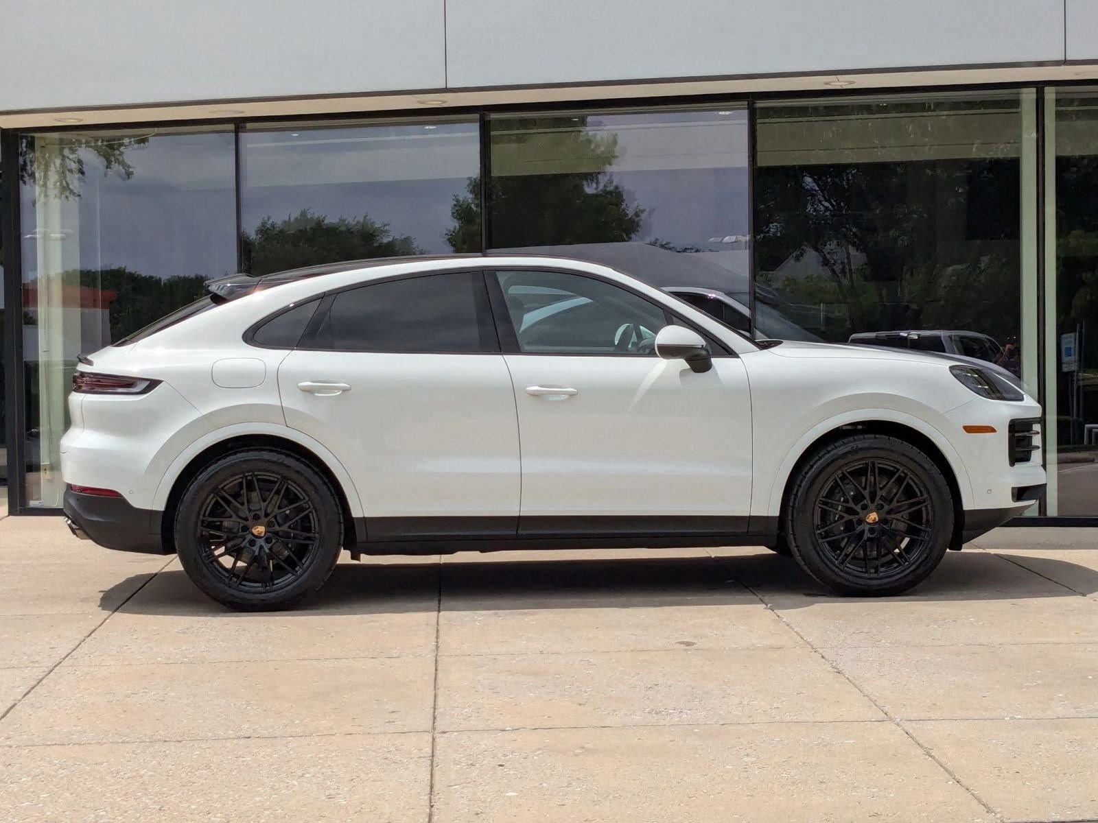 Certified 2025 Porsche Cayenne image 8