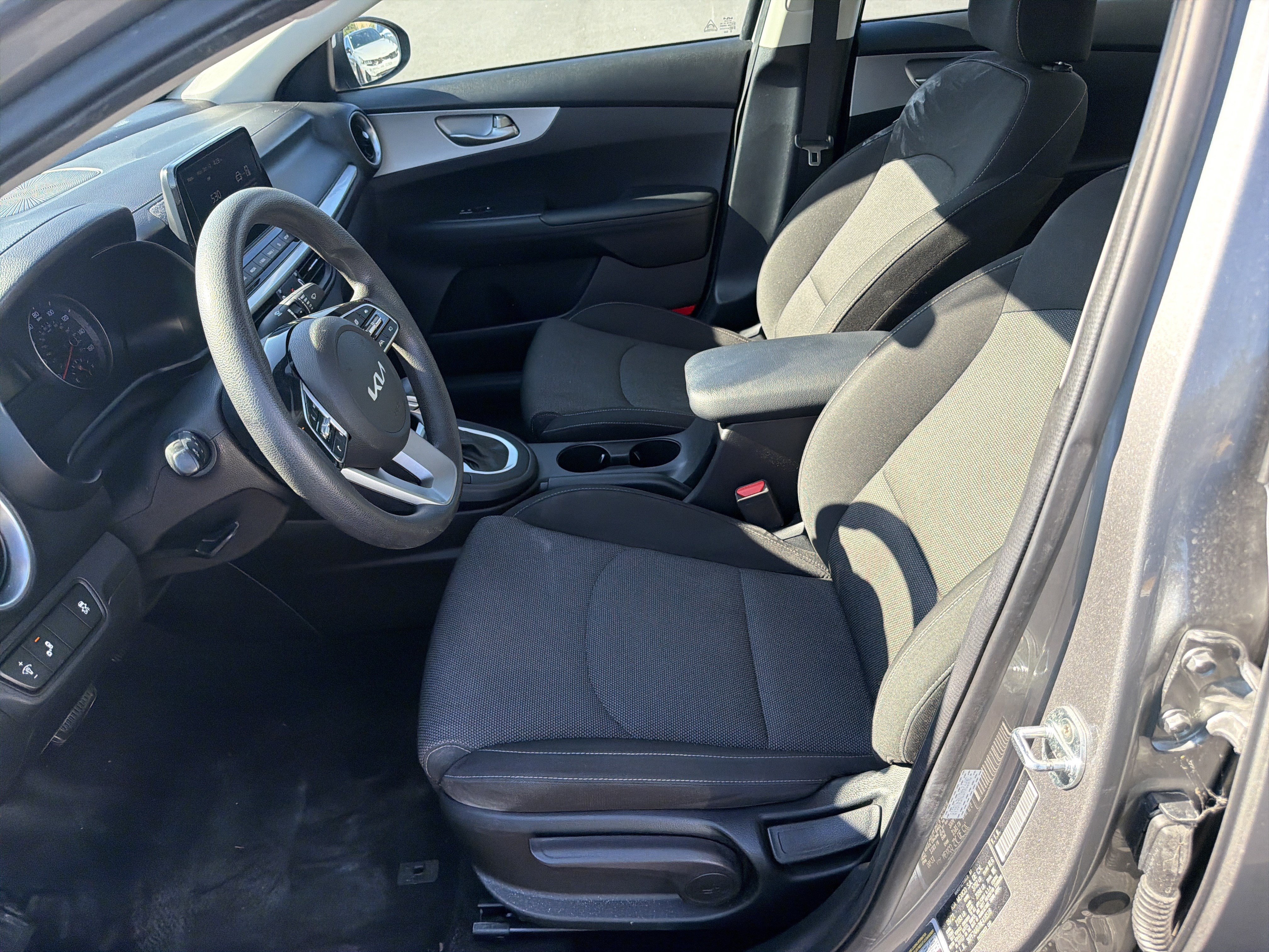 Certified 2022 Kia Forte LXS w/ LXS Technology Package FWD image 9