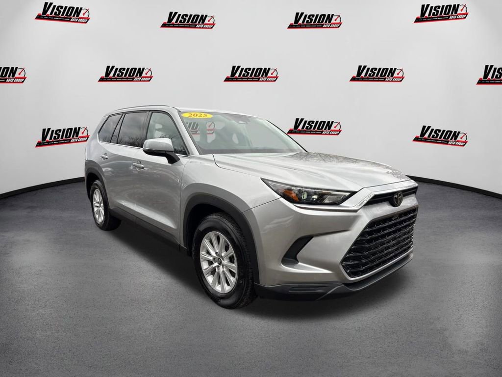 Used 2025 Toyota Grand Highlander XLE image 3