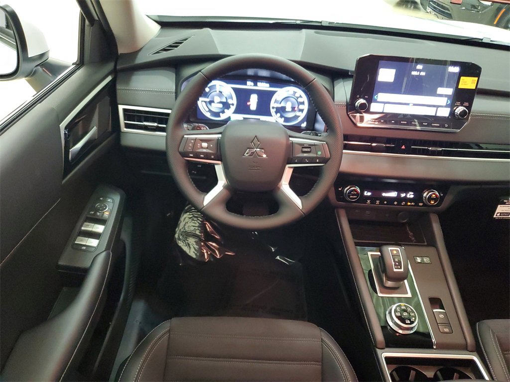 New 2025 Mitsubishi Outlander SE image 15