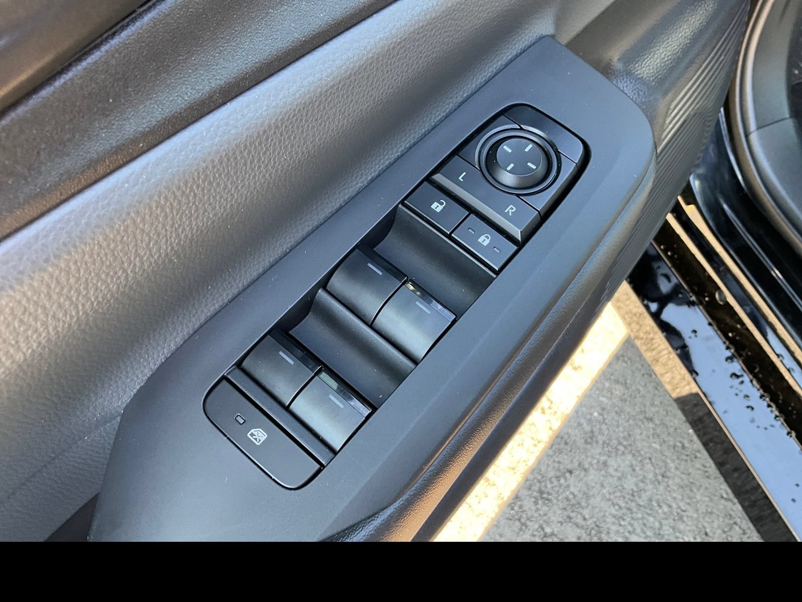 Used 2024 Toyota Prius LE FWD image 24