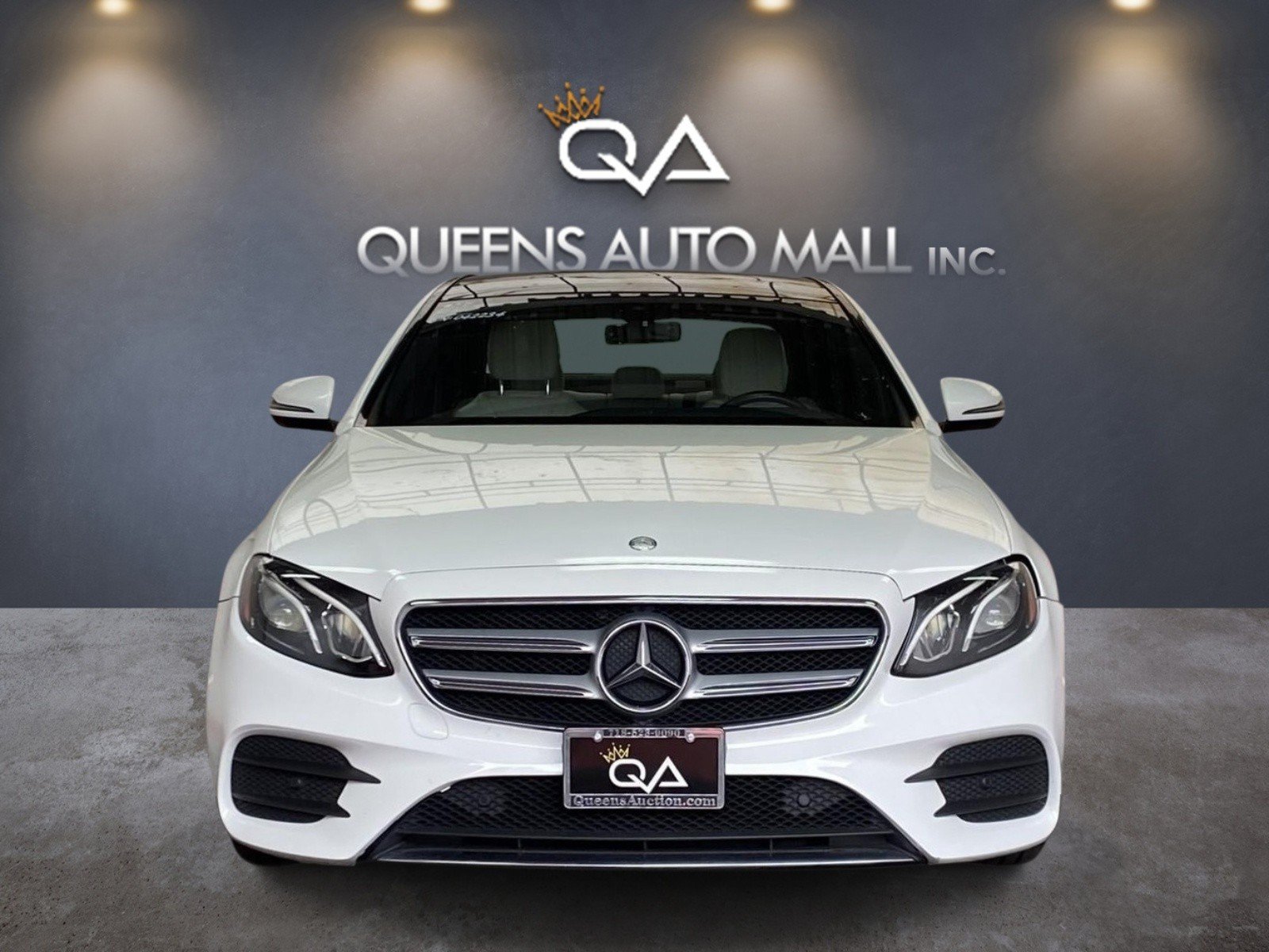 Used 2017 Mercedes-Benz E 300 4MATIC image 2