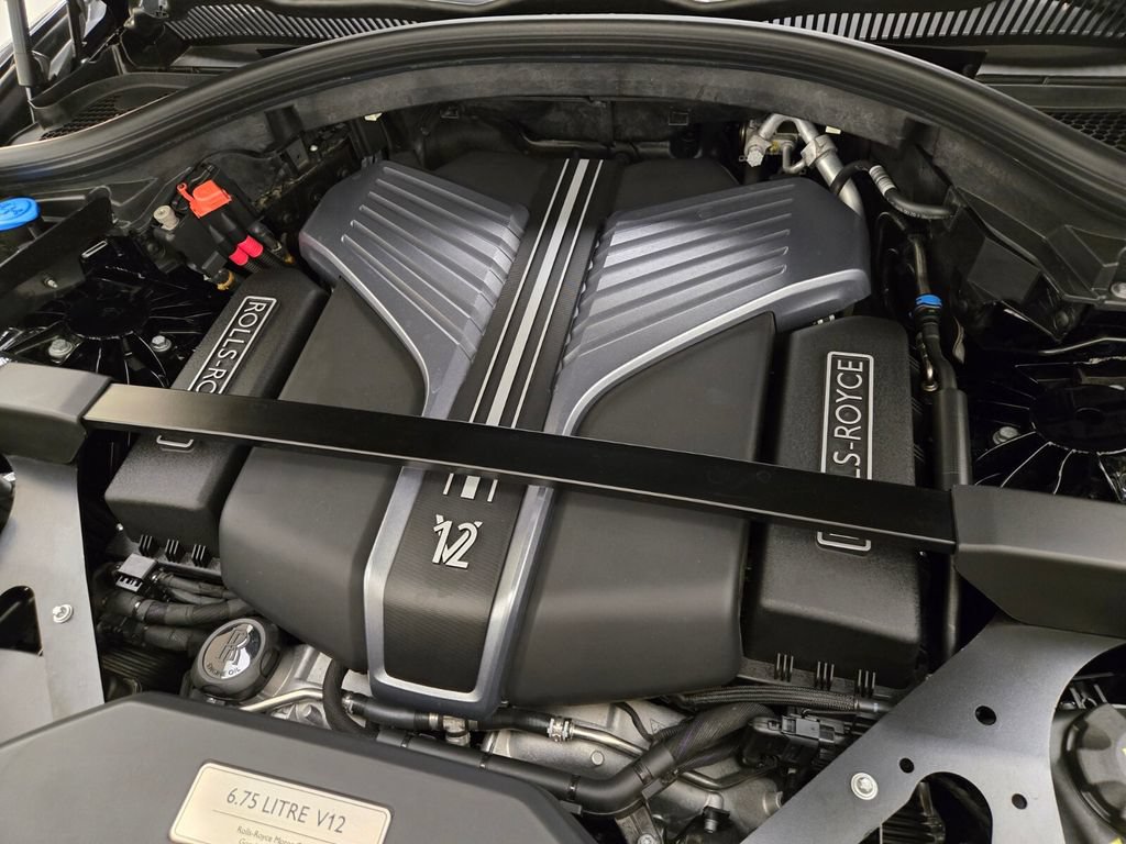 Certified 2025 Rolls-Royce Cullinan Black Badge AWD/4WD image 29