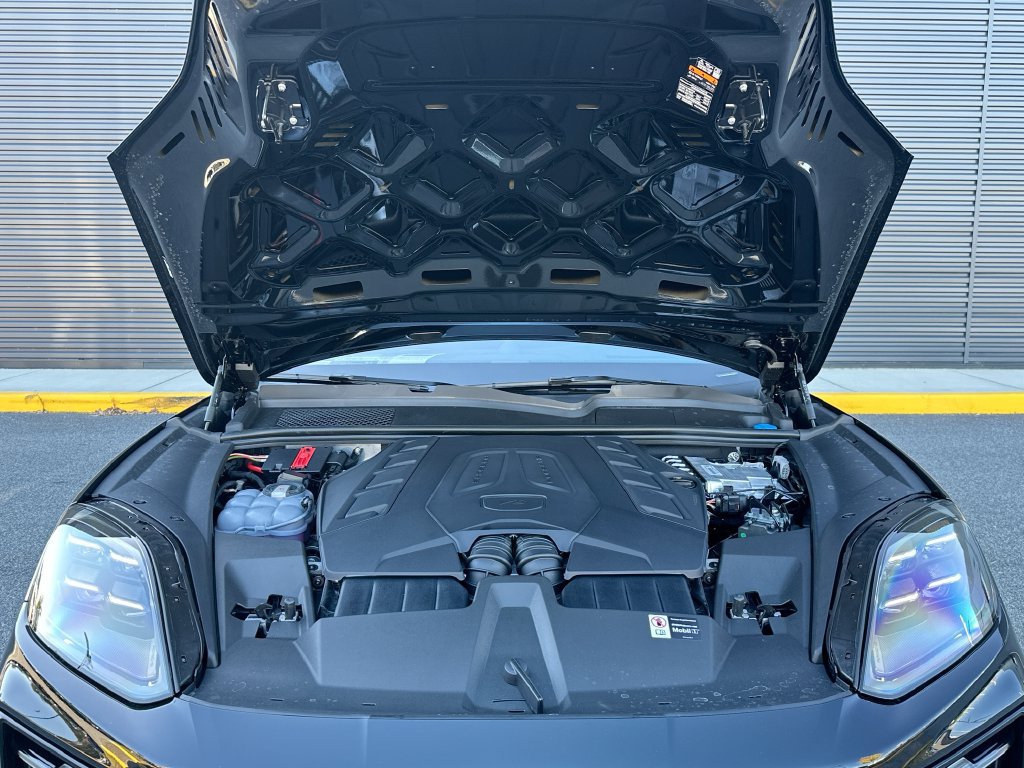 New 2027 Porsche Cayenne GTS AWD/4WD image 33