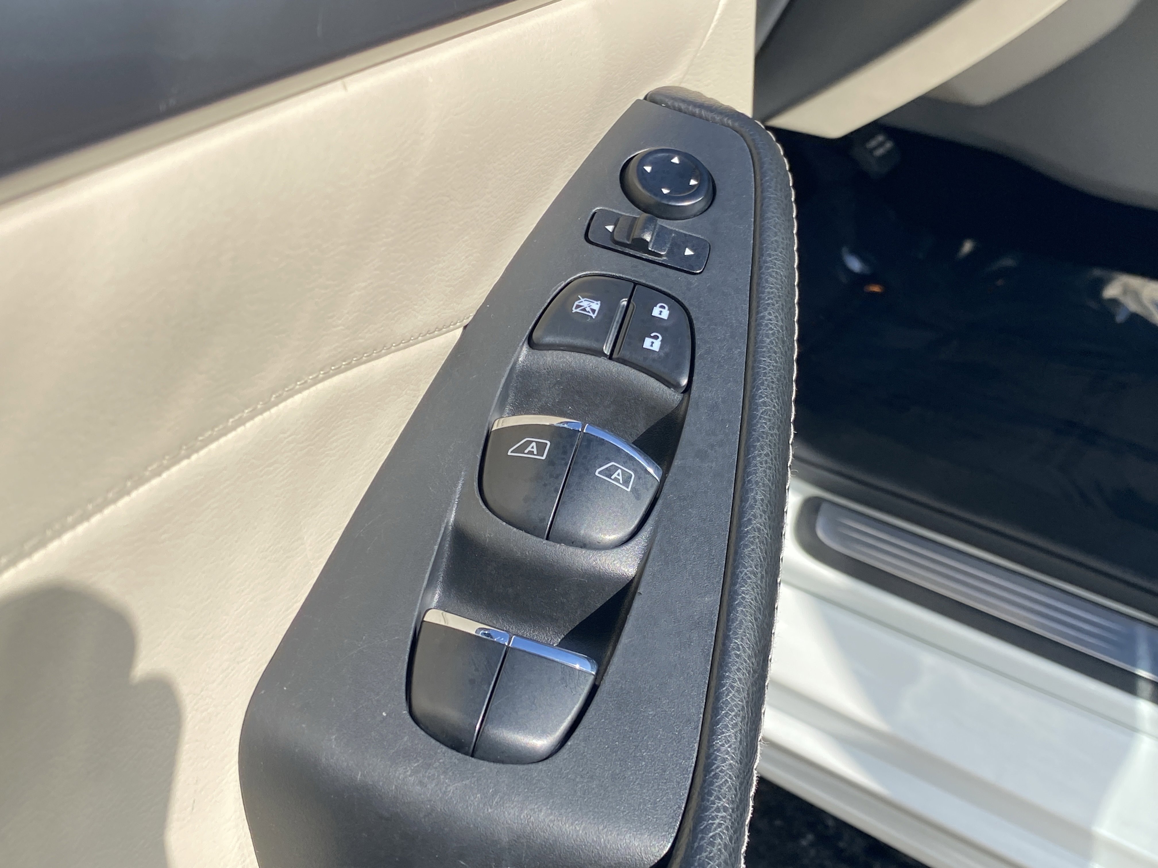 Used 2023 Nissan Maxima SV w/ Floor Mat Group FWD image 16