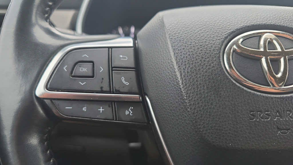 Used 2021 Toyota Highlander XLE AWD/4WD image 13