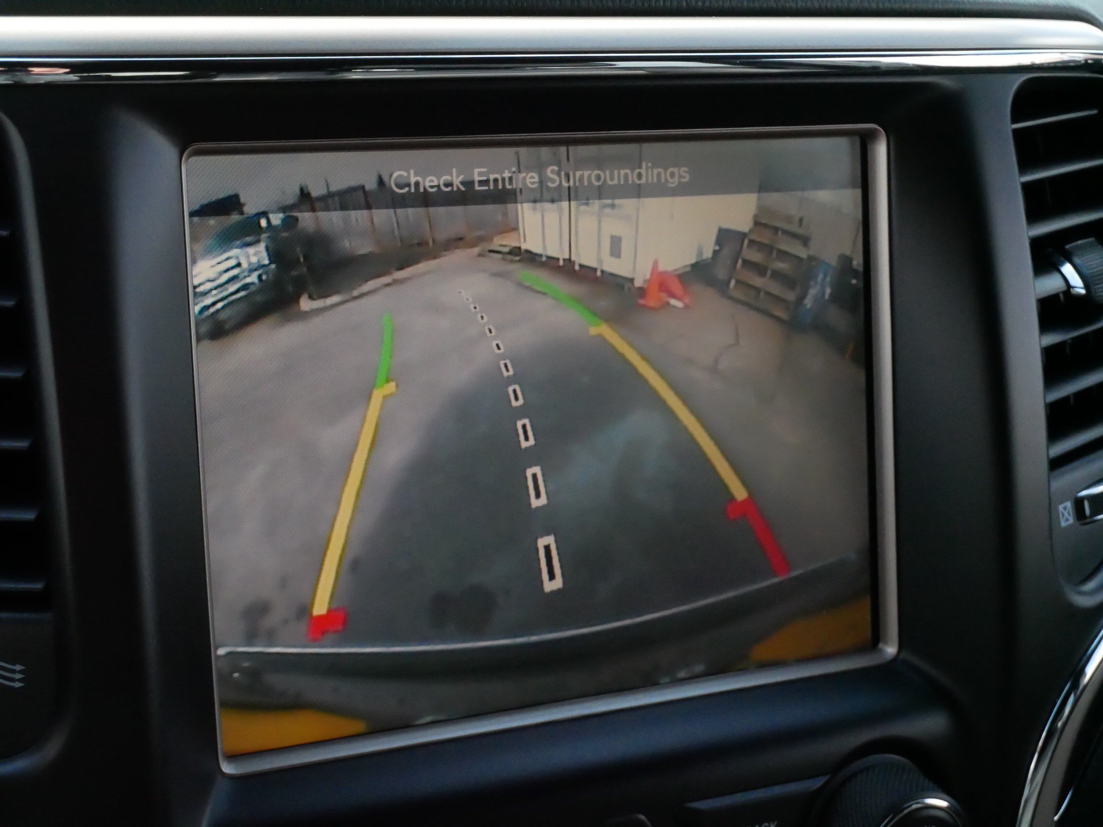 Used 2014 Jeep Grand Cherokee Overland w/ Advanced Technology Group AWD/4WD image 26