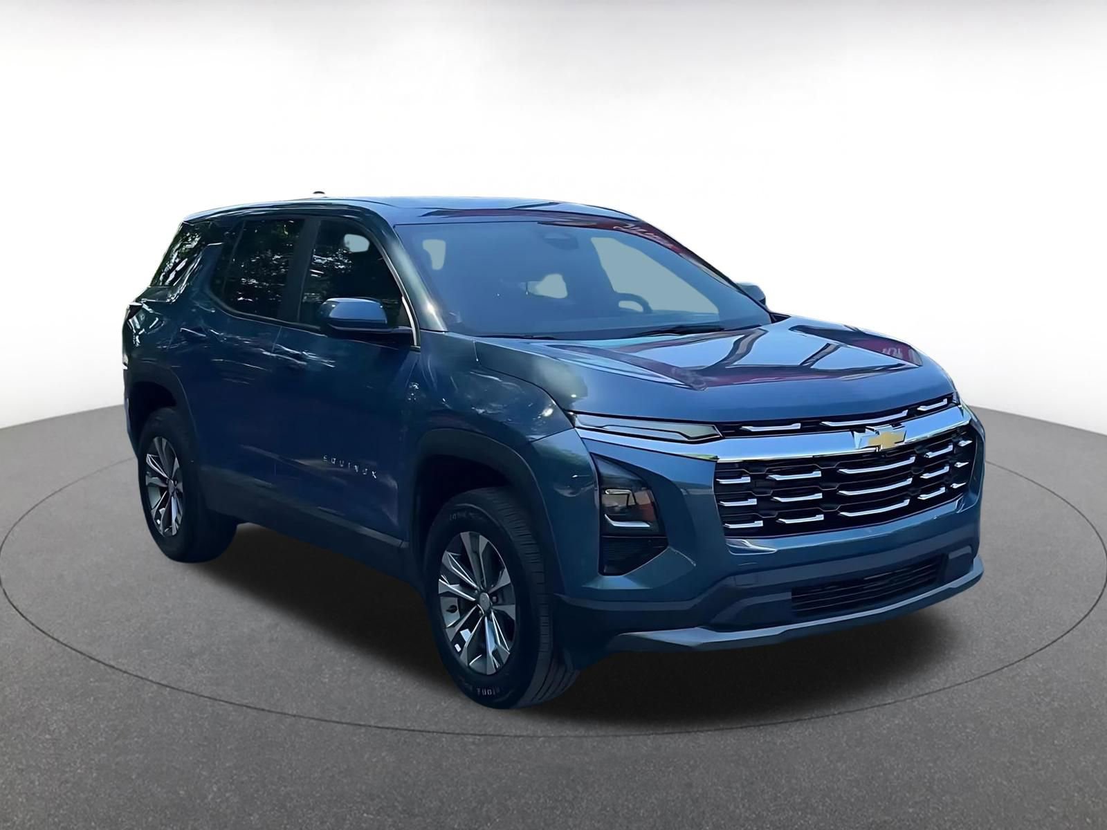 Used 2025 Chevrolet Equinox LT FWD image 3