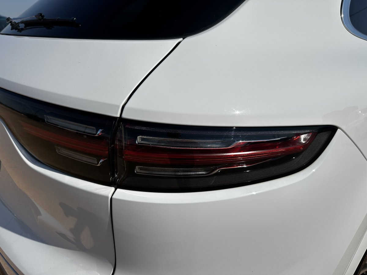 Used 2022 Porsche Cayenne Platinum Edition image 13