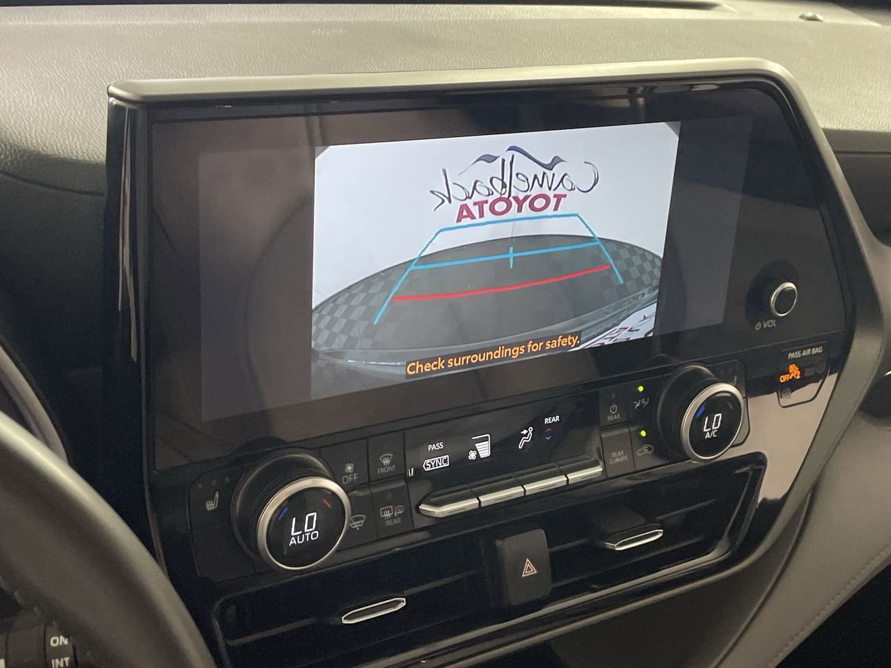 Used 2025 Toyota Highlander XLE image 17