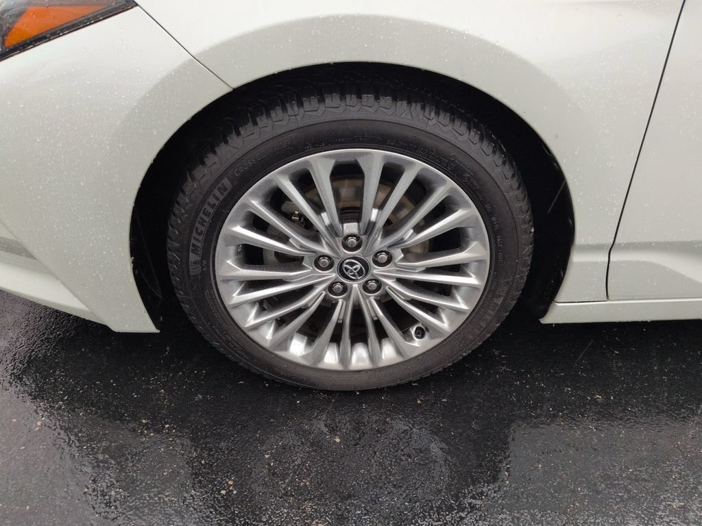Used 2020 Toyota Avalon Limited w/ Advanced Safety Package FWD image 27