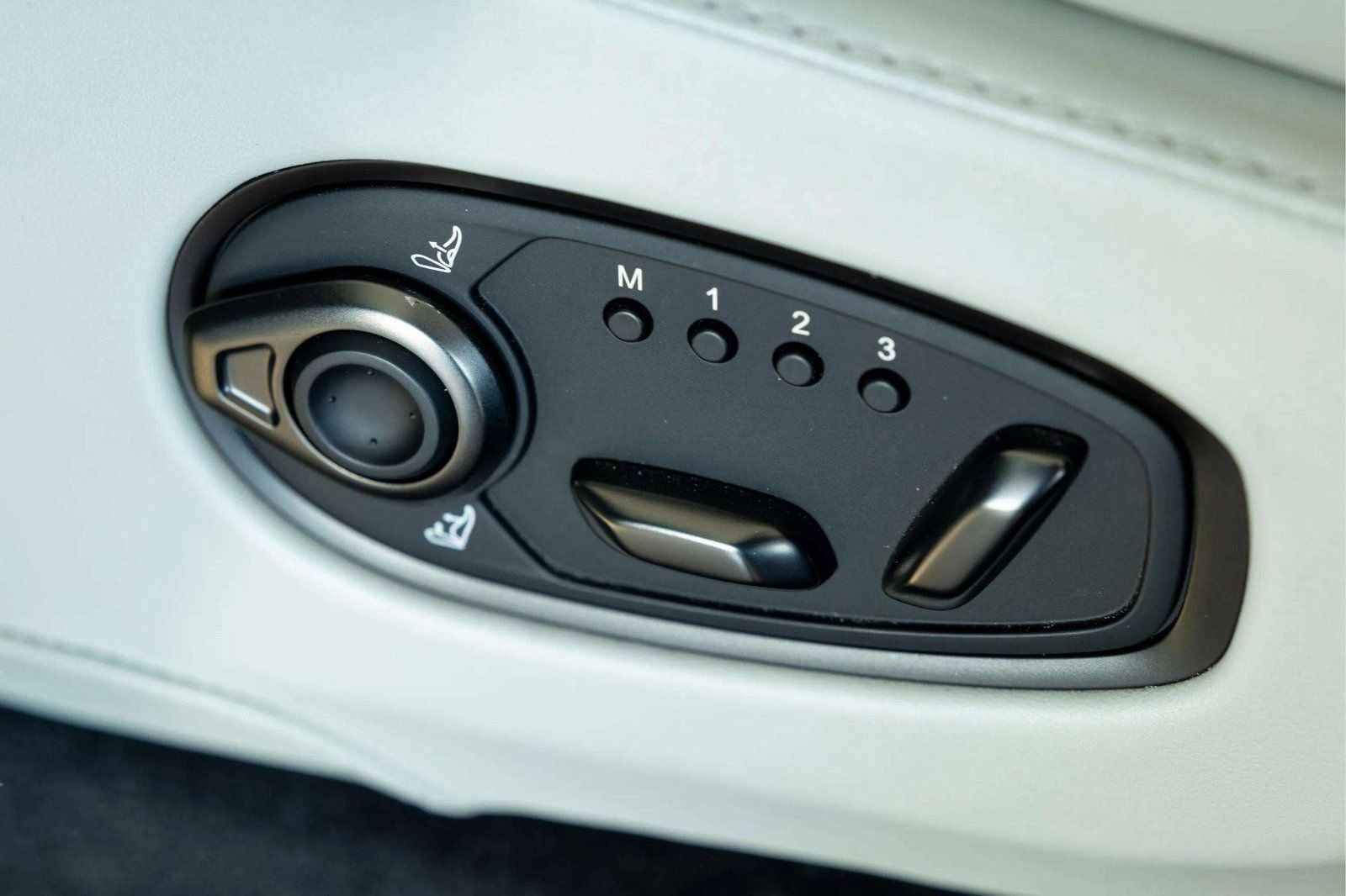 Used 2025 Aston Martin DBX 707 image 17