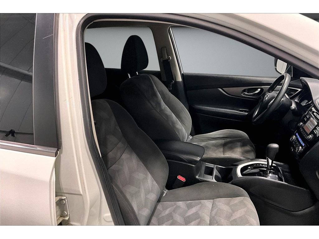 Used 2016 Nissan Rogue SV image 8