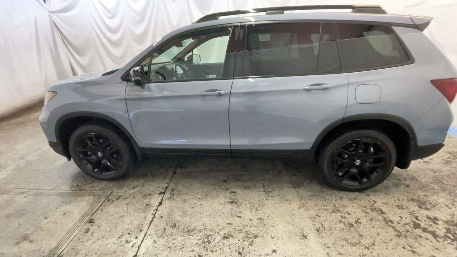 Certified 2024 Honda Passport Black Edition image 10