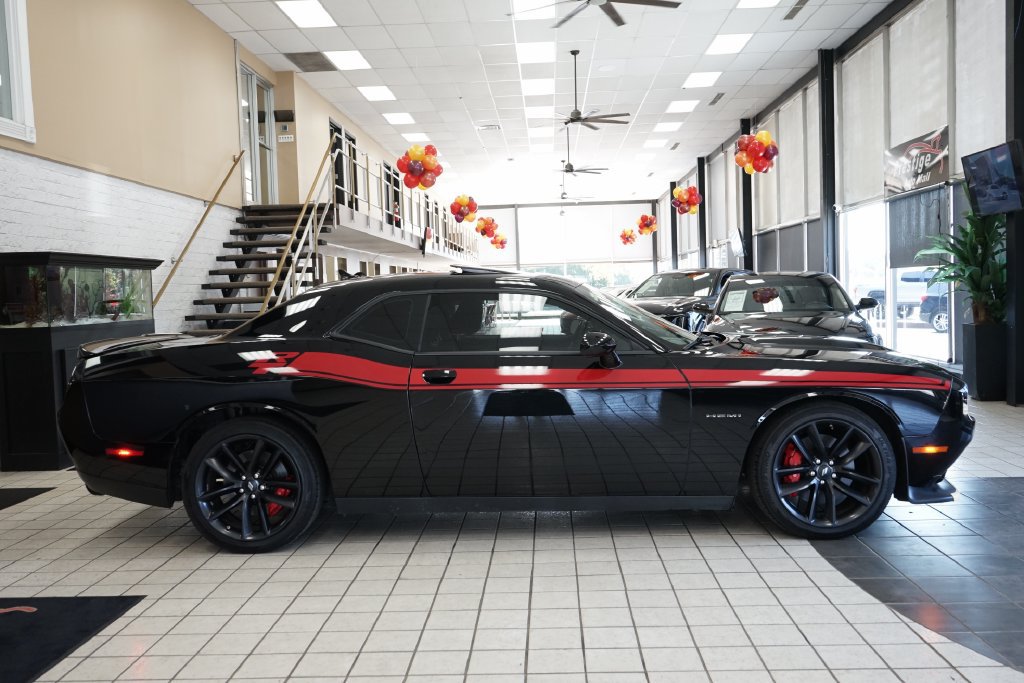 Used 2022 Dodge Challenger R/T w/ Performance Handling Group RWD image 19
