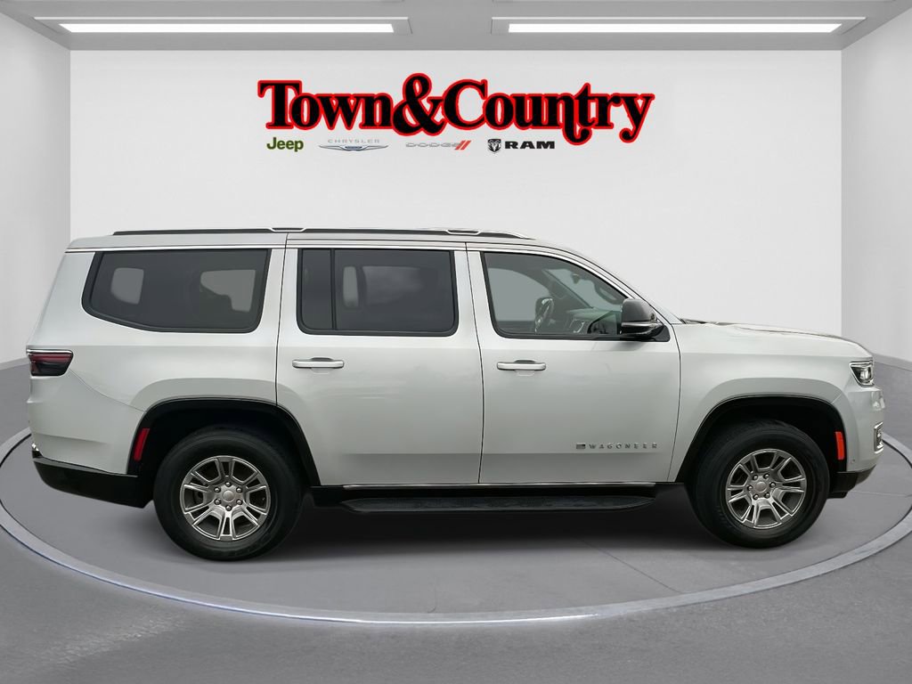 Used 2023 Jeep Wagoneer 4WD image 4