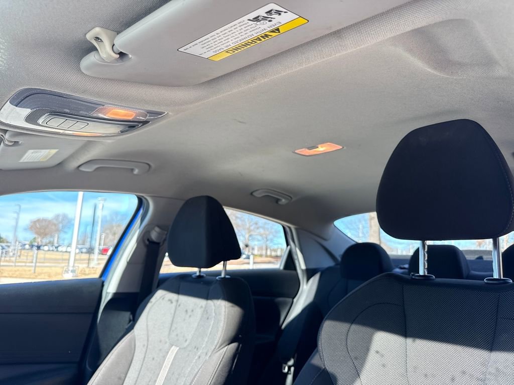 Used 2021 Hyundai Elantra SE image 25