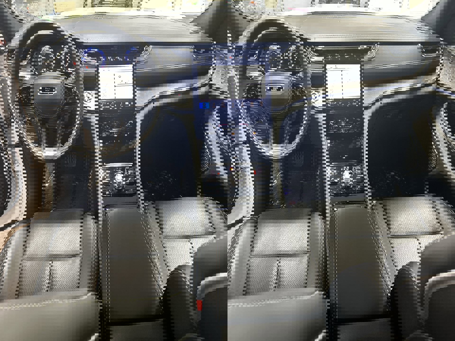 Used 2023 Jeep Grand Cherokee Overland w/ Luxury Tech Group IV image 22