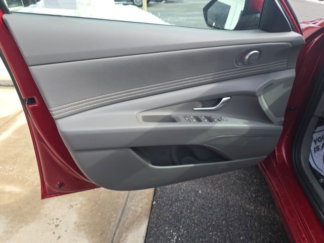 Used 2025 Hyundai Elantra SEL FWD image 10