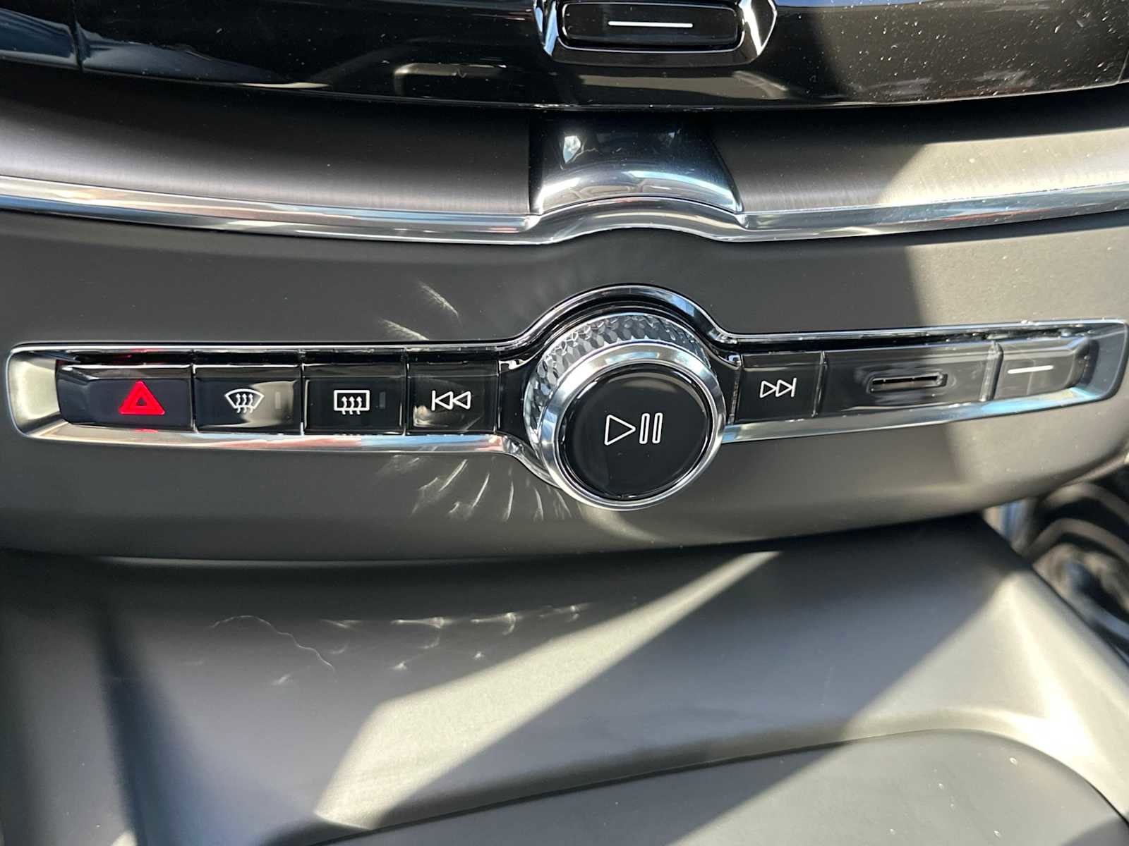 Used 2025 Volvo XC60 B5 Core w/ Protection Package Premier image 29