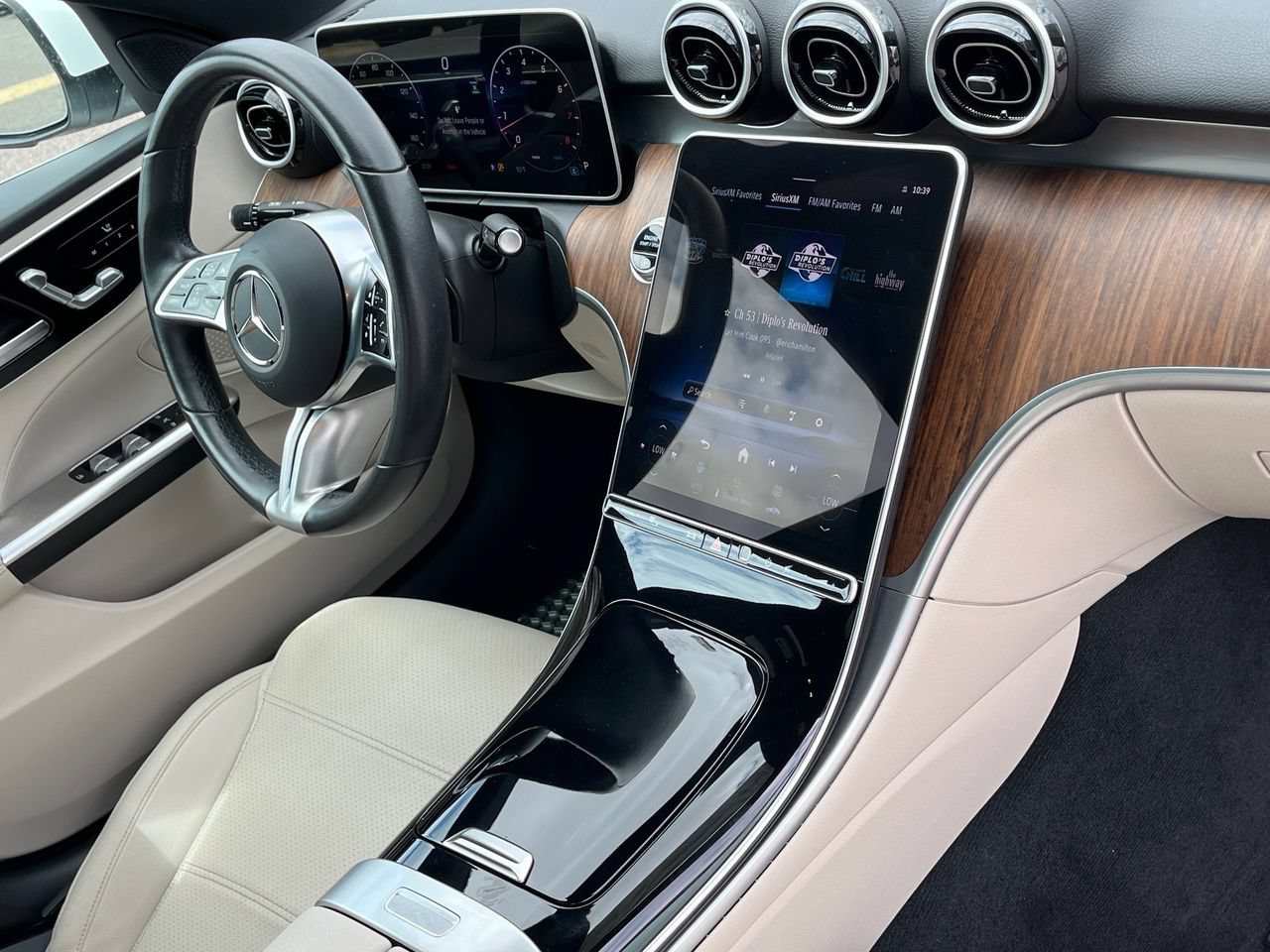 Used 2025 Mercedes-Benz C 300 Sedan image 9