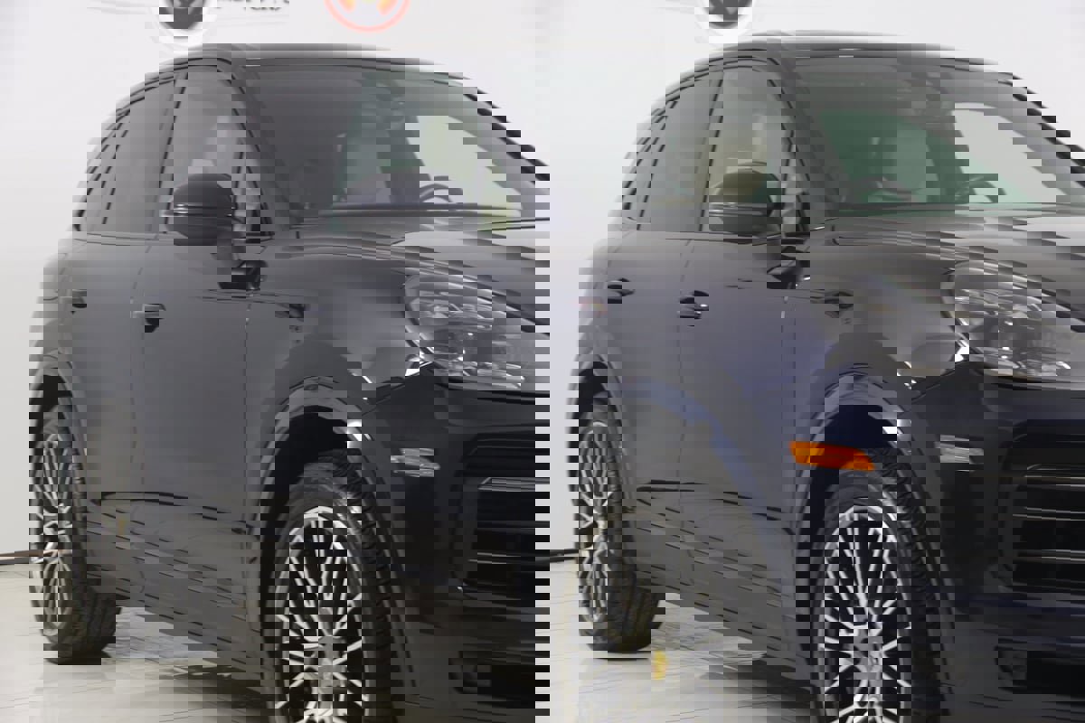 Used 2022 Porsche Cayenne Platinum Edition w/ Premium Package Plus image 26