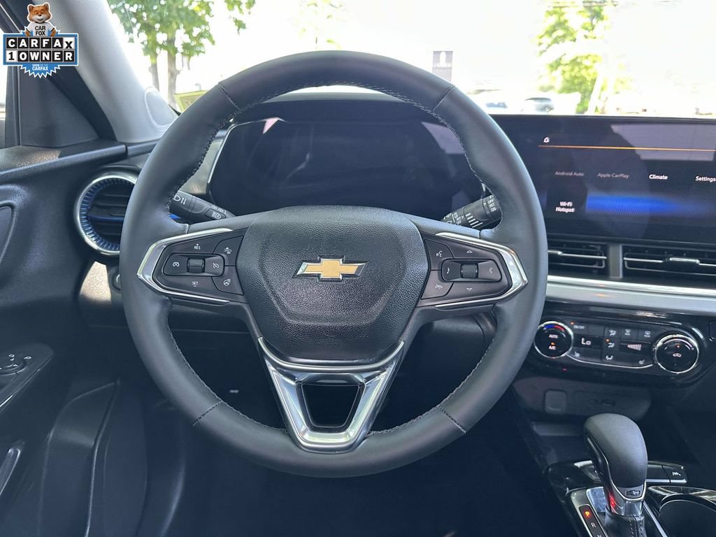 Used 2024 Chevrolet Trax LT w/ Sunroof Package FWD image 13