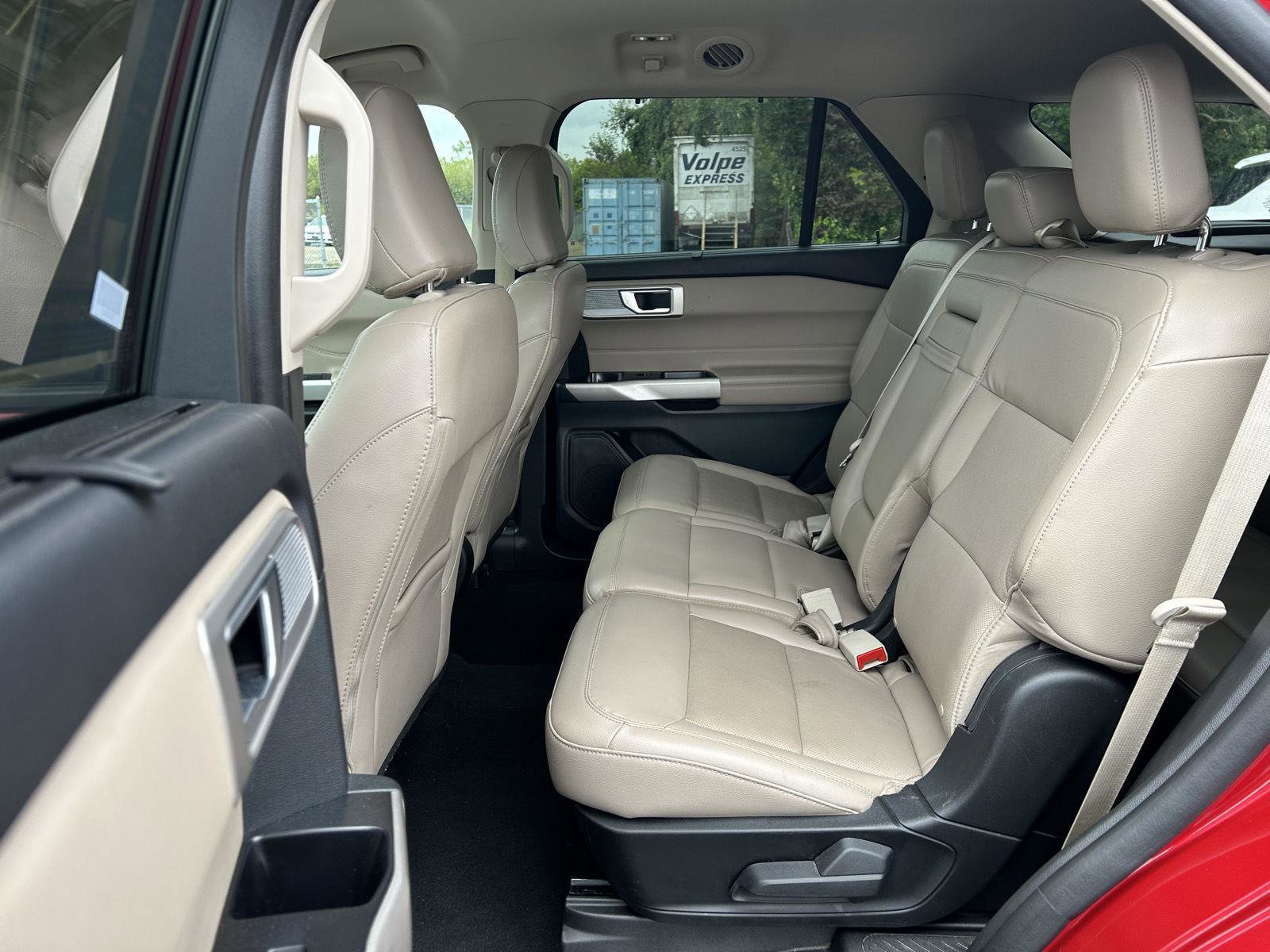 Used 2023 Ford Explorer Limited image 24